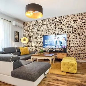 Francesca Luxury Apartment